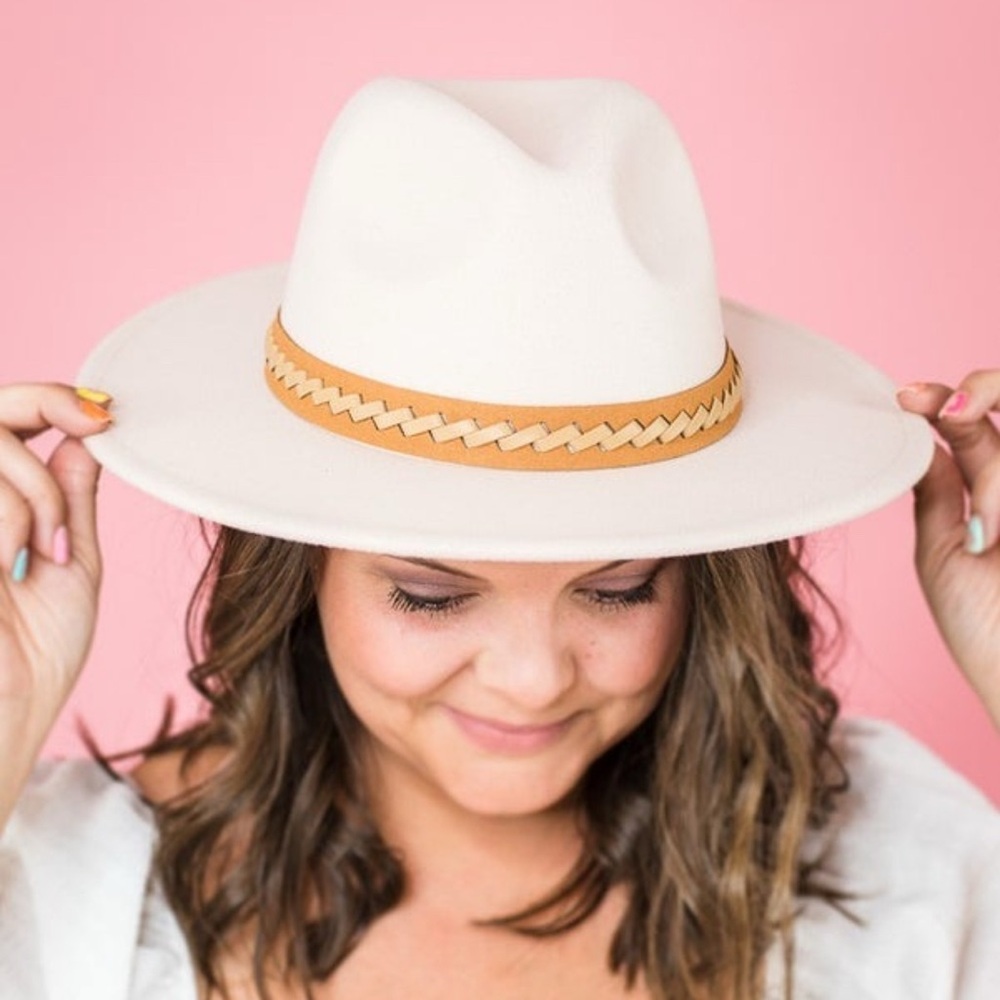 NWT Women’s Tan Fedora Hat